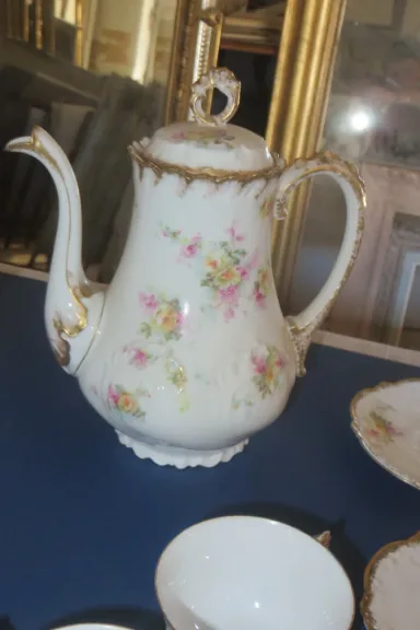LIMOGES PORSELEIN KOFFIESERVICE