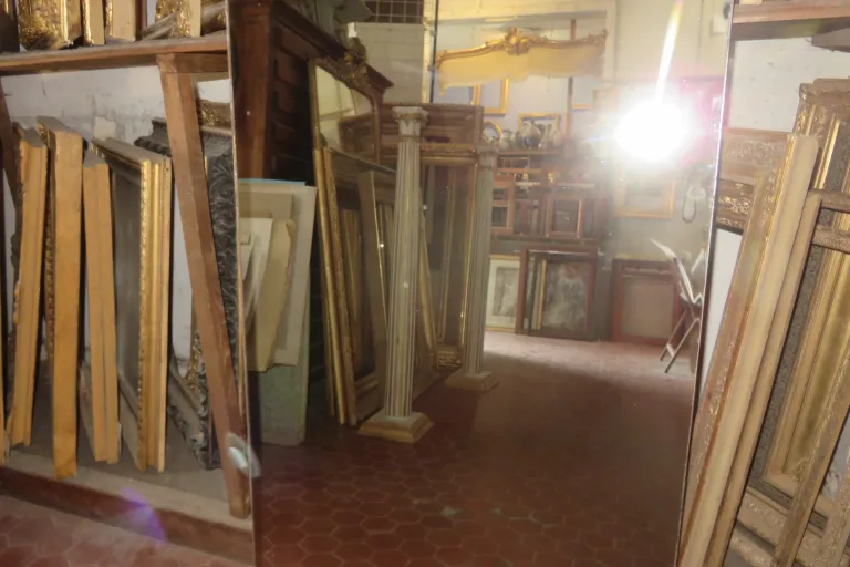 Un Miroir Au Mercure.