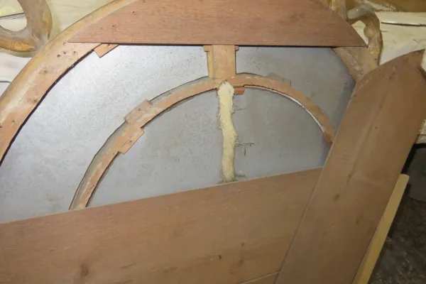 Grand Miroir Ovale, Avec Fronton, En Bois Doré, époque 19ème.