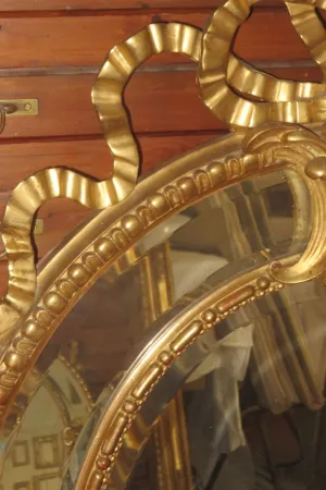 Grand Miroir Ovale, Avec Fronton, En Bois Doré, époque 19ème.