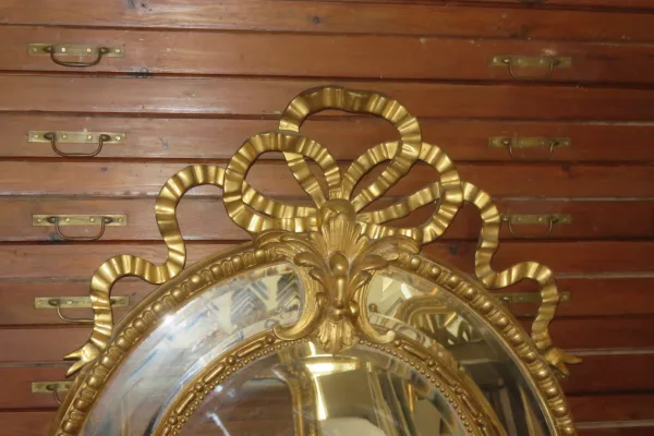 Grand Miroir Ovale, Avec Fronton, En Bois Doré, époque 19ème.