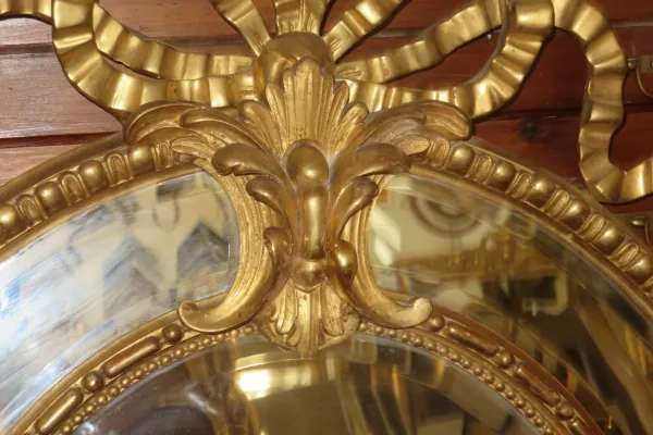 Grand Miroir Ovale, Avec Fronton, En Bois Doré, époque 19ème.