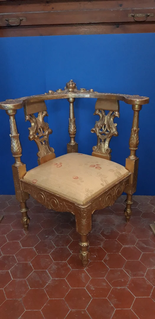 CORNER ARMCHAIR