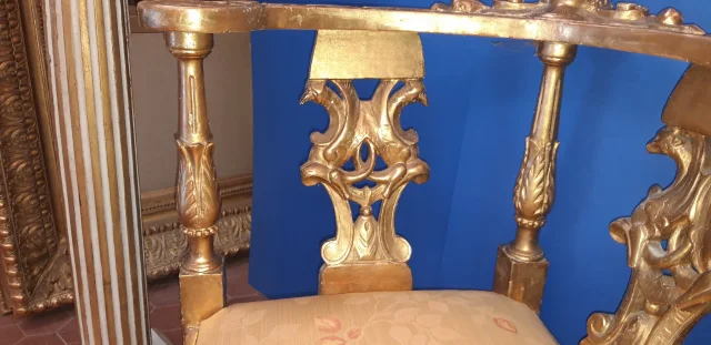 Fauteuil d'Angle époque 19ème, En Bois Doré.