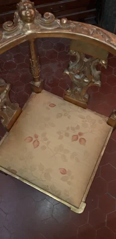 Fauteuil d'Angle époque 19ème, En Bois Doré.