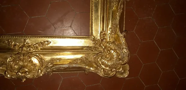 Cadre époque 20 ème, en bois doré.