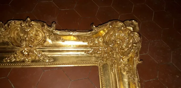 Cadre époque 20 ème, en bois doré.