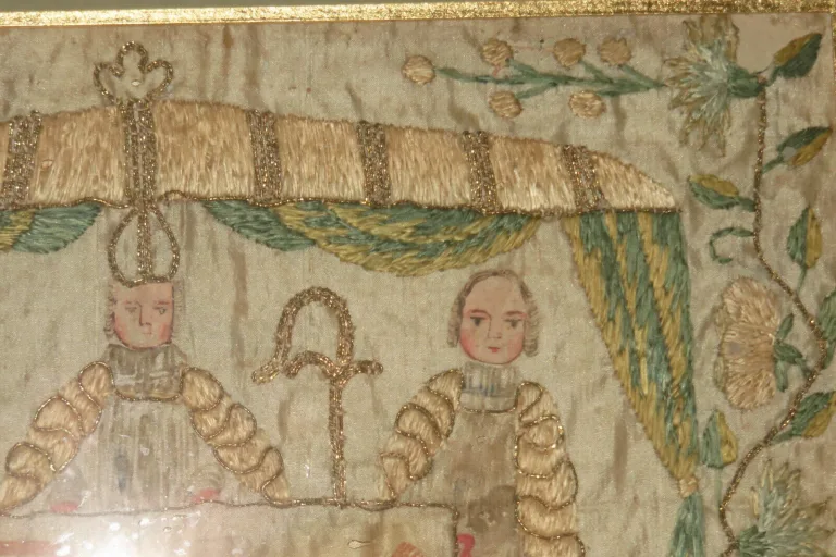 Saint- Suaire En Tissu Brodé, époque 18ème.