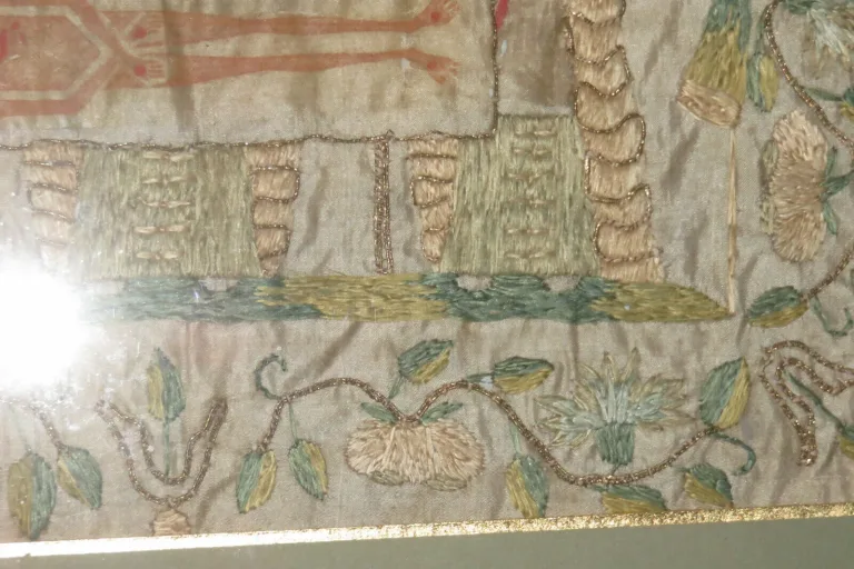 Saint- Suaire En Tissu Brodé, époque 18ème.