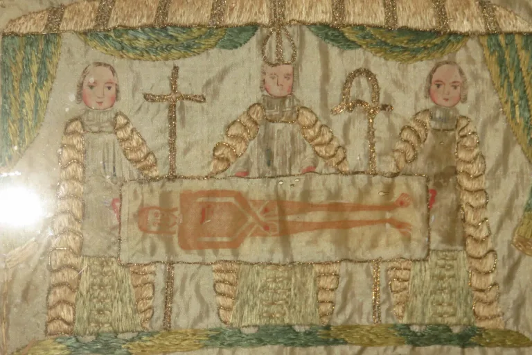 Saint- Suaire En Tissu Brodé, époque 18ème.