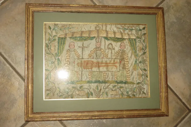Saint- Suaire En Tissu Brodé, époque 18ème.