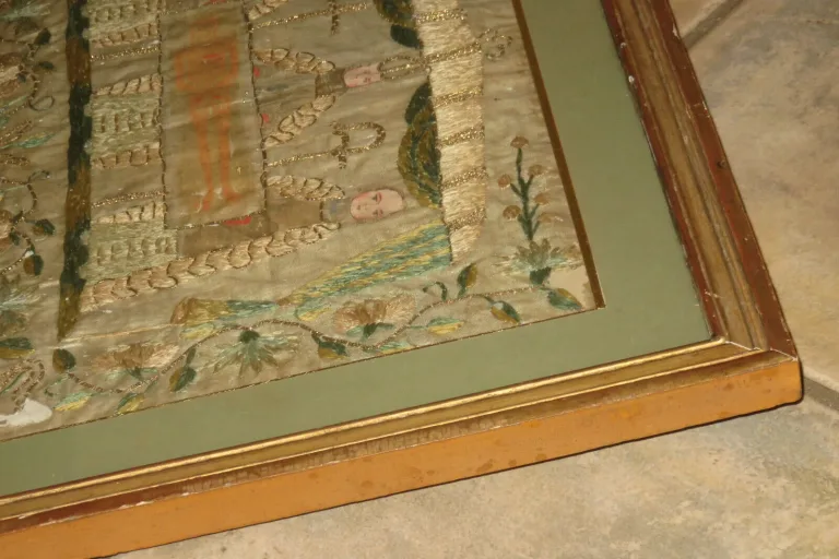 Saint- Suaire En Tissu Brodé, époque 18ème.