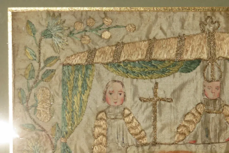 Saint- Suaire En Tissu Brodé, époque 18ème.