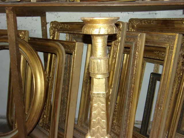 PAIR OF FLARE HOLDERS