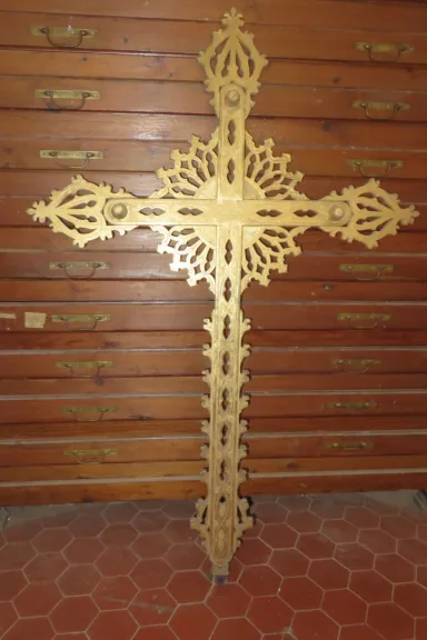 Une grande Croix De Procession En Bois Doré, époque Début 19 ème.