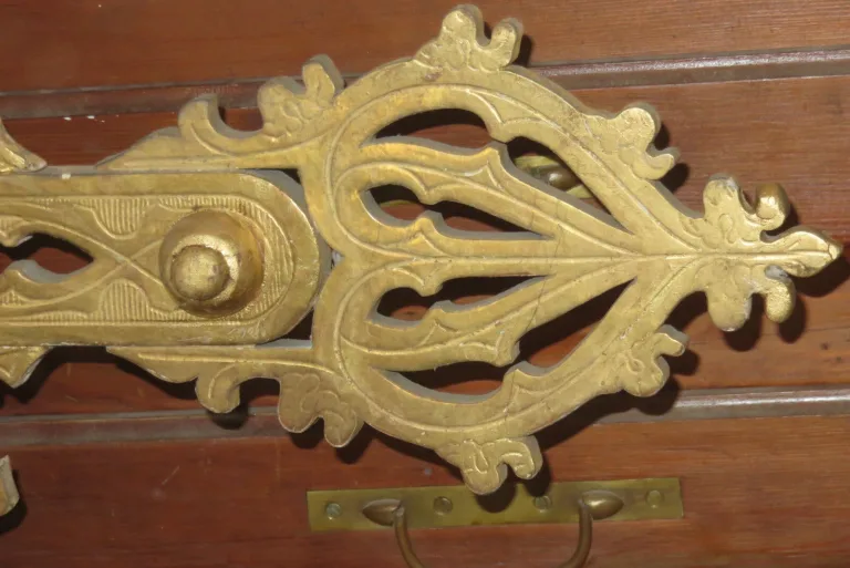 Une grande Croix De Procession En Bois Doré, époque Début 19 ème.