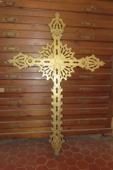 Une grande Croix De Procession En Bois Doré, époque Début 19 ème.