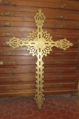 Une grande Croix De Procession En Bois Doré, époque Début 19 ème.