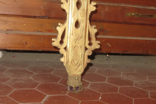 Une grande Croix De Procession En Bois Doré, époque Début 19 ème.