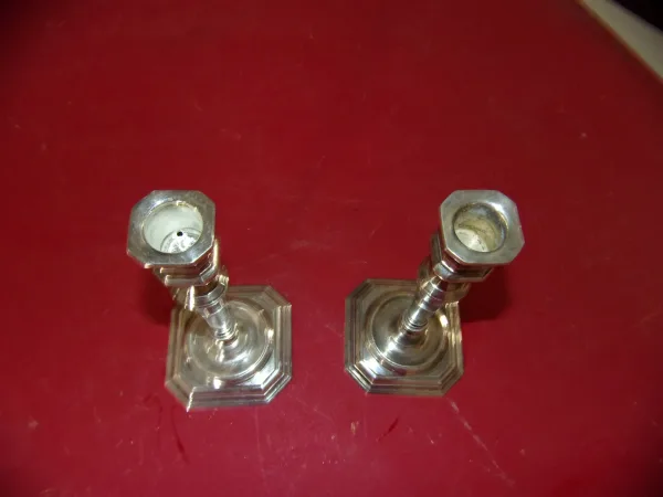 Paire de chandeliers époque début 20 ème, en métal argenté.