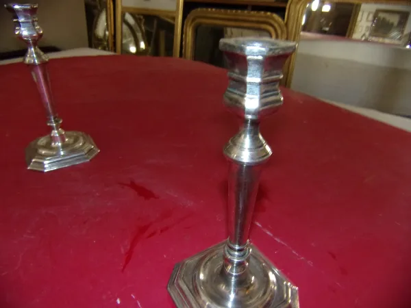 Paire de chandeliers époque début 20 ème, en métal argenté.