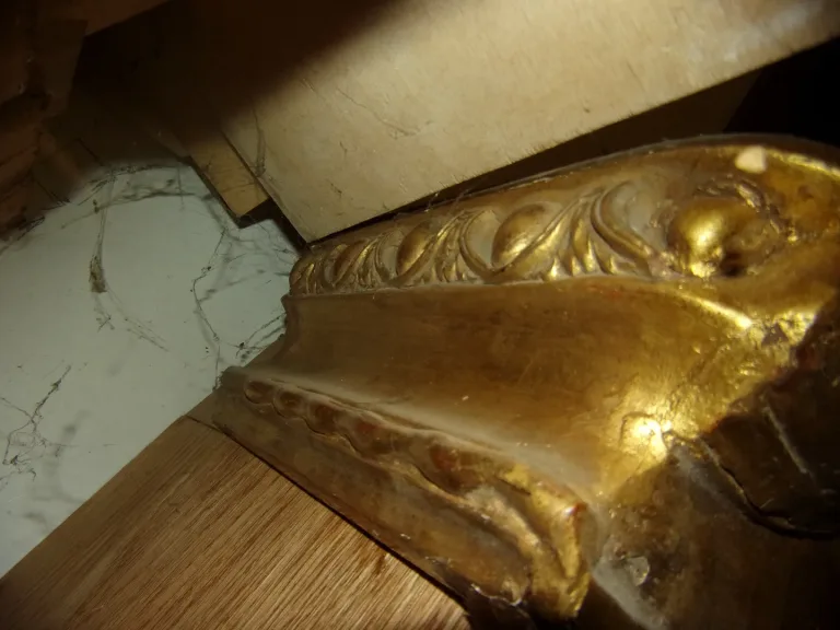 Petite  Cantonnière, En Bois Doré, époque 19ème.