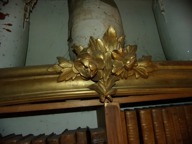 Grande  Cantonnière, En Bois Doré, époque 19ème.