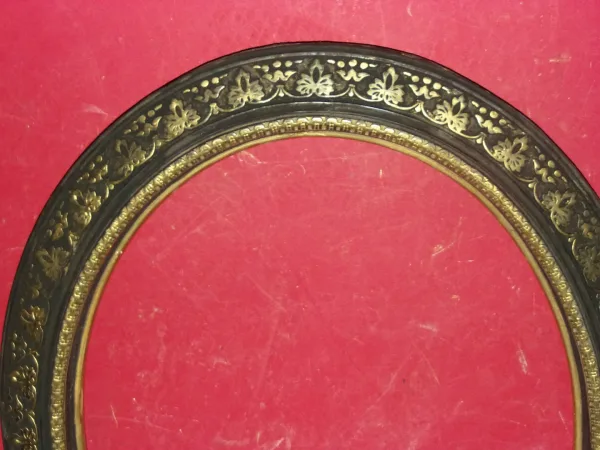 Cadre Ovale, époque 19ème,  Napoléon III, Noir Et Or.