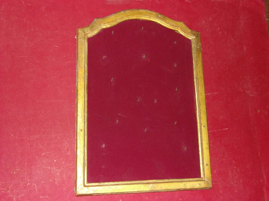 Un Porte miniatures, médaillons Reliquaires....   époque Louis XVI, En Bois Doré.