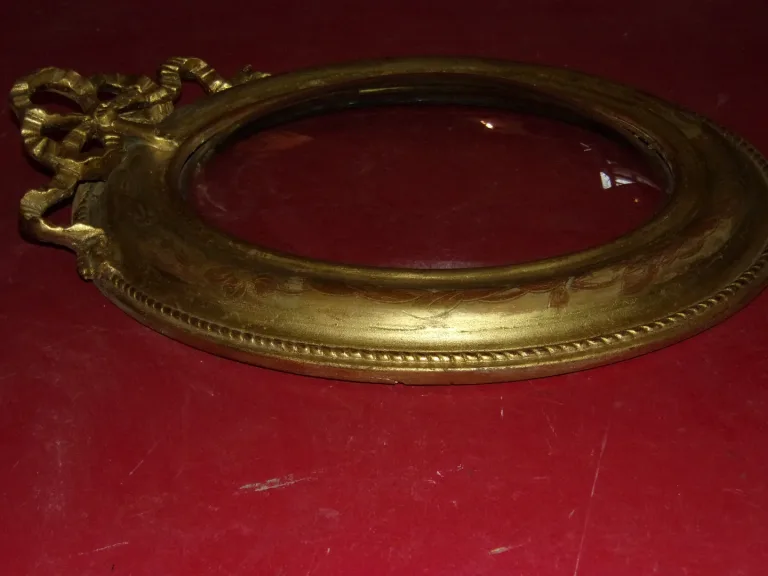 Cadre époque 19ème, En Bois Doré; Avec Verre Bombé.