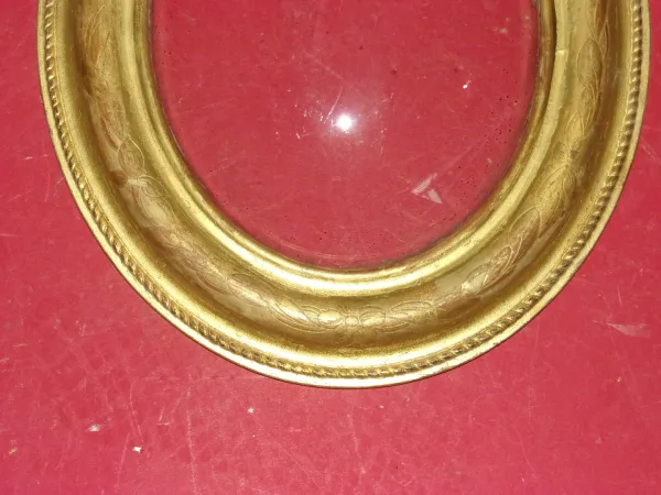 Cadre époque 19ème, En Bois Doré; Avec Verre Bombé.