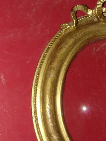Cadre époque 19ème, En Bois Doré; Avec Verre Bombé.