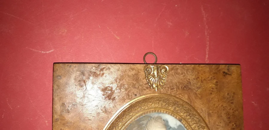 Jeune Femme Aux Roses, Grande Miniature époque 19ème.