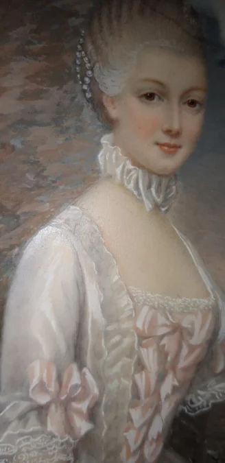 Jeune Femme Aux Roses, Grande Miniature époque 19ème.