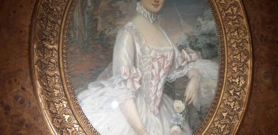 Jeune Femme Aux Roses, Grande Miniature époque 19ème.