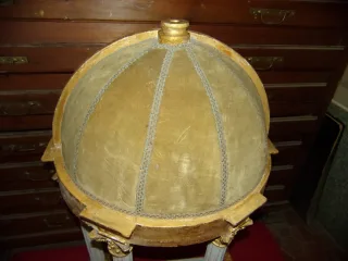 BEMALTE UND VERGOLDETE KUPPEL
