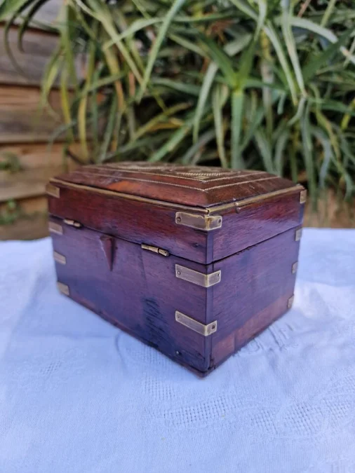 Coffret à 6 Flacons En Bois Incrusté De Laiton，19ème。