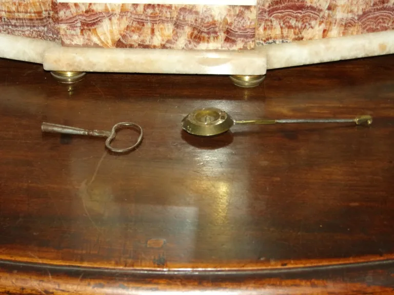 Grande Pendule Et Cassolettes En Marbre, époque Début 20ème, Art Déco.