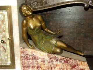 Grande Pendule Et Cassolettes En Marbre, époque Début 20ème, Art Déco.