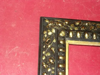 Cadre époque 19ème,  En Bois Noir Et Or, Napoléon III .