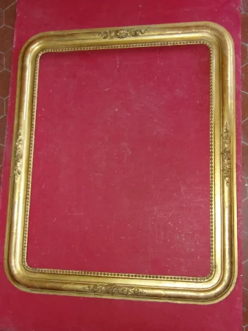 19th Century Frame, With 4 Round Corners, In Gilded Wood.