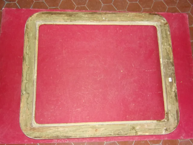 19th Century Frame, With 4 Round Corners, In Gilded Wood.