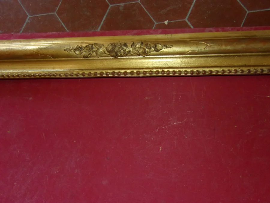 Cadre époque 19ème, à 4 Coins Ronds,  En Bois Doré.