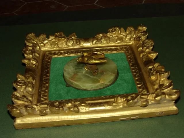 Colombe, Bronze Dans  Cadre époque 17ème, Louis XIV.