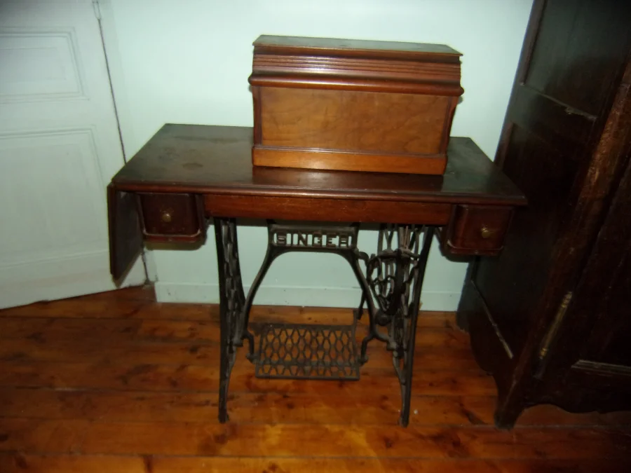 Singer Sewing Machine, With Cabinet, 20th Century.