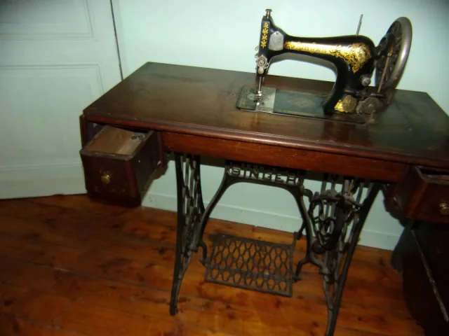 Machine à Coudre Singer, Avec Meuble époque 20 ème.