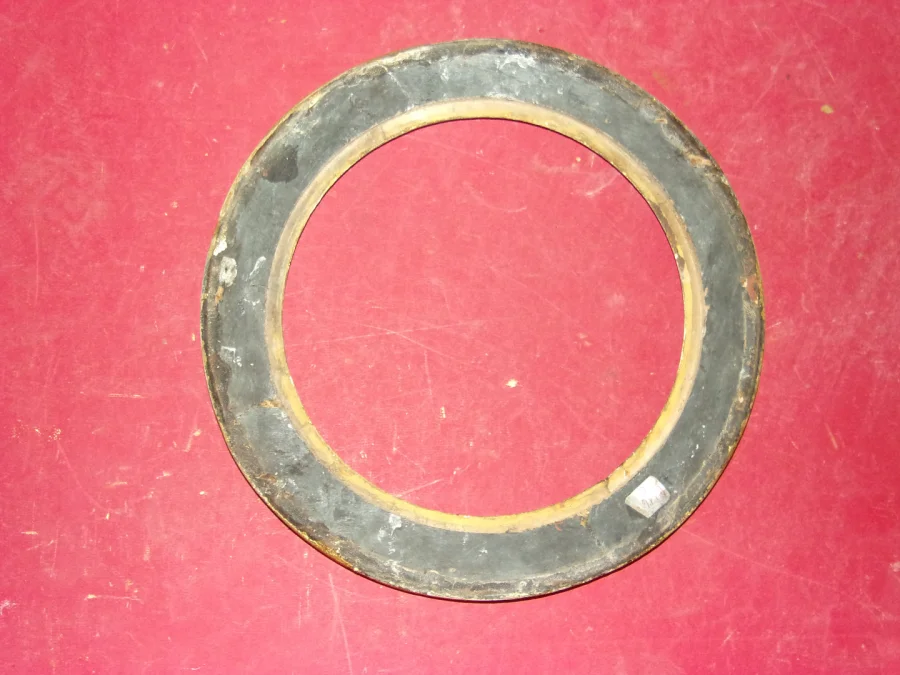 Round Frame, 19th Century, In Gilded Wood.
