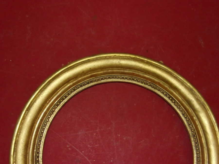 Round Frame, 19th Century, In Gilded Wood.