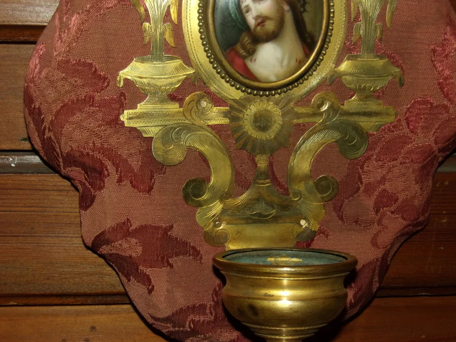 Bénitier d'applique,  en cuivre doré époque 19ème.