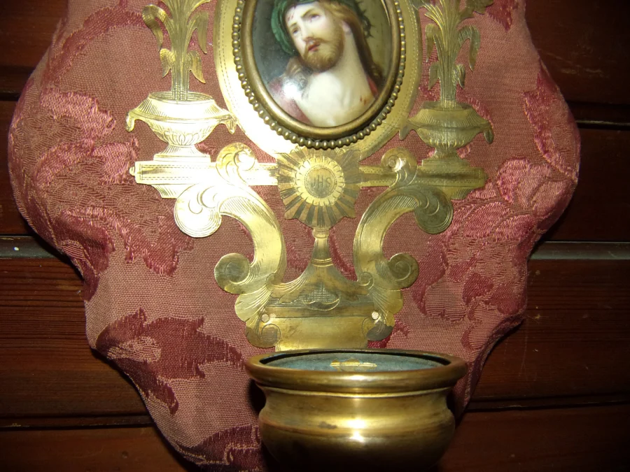 Bénitier d'applique,  en cuivre doré époque 19ème.